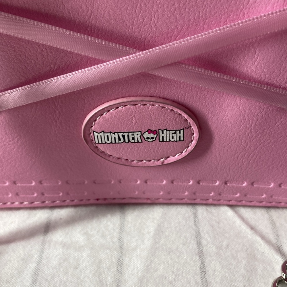 Monster High Draculaura Bow Crossbody Bag Pink Round Crossbody Bag Chain Strap - Picture 4 of 13